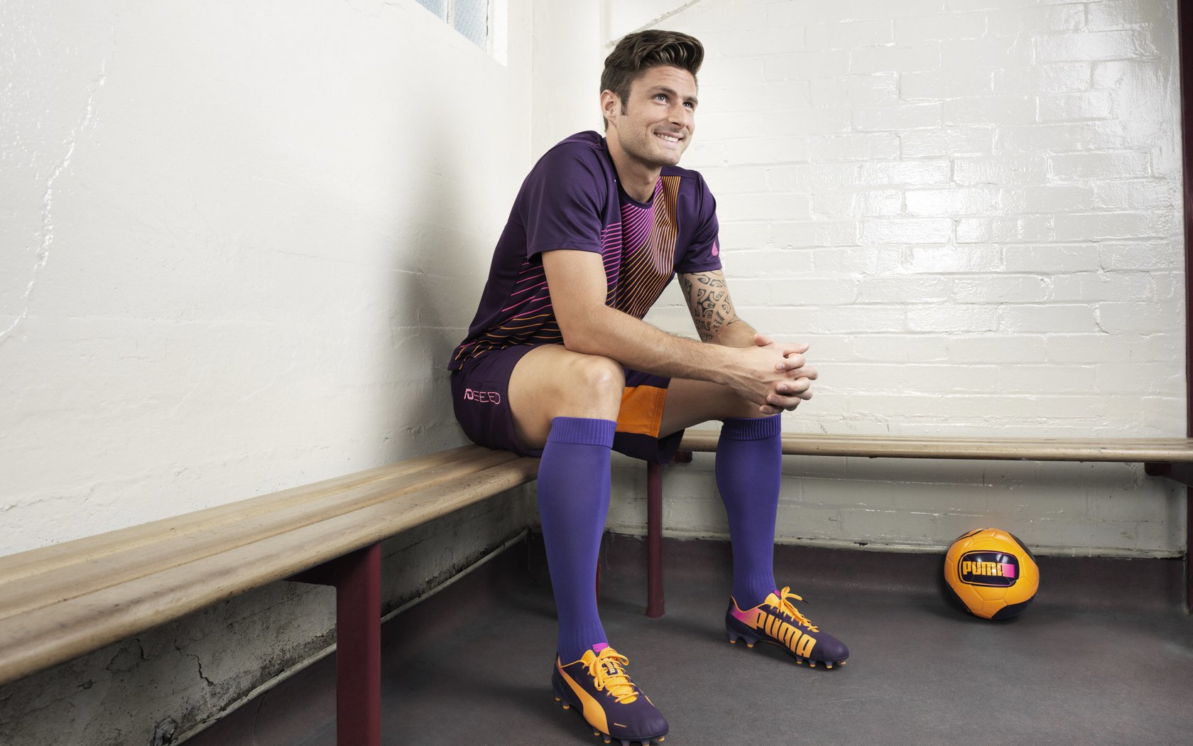 开云体育下载-利物浦火力全开碾压瑞典，三笘薰独造三球化身救世主！